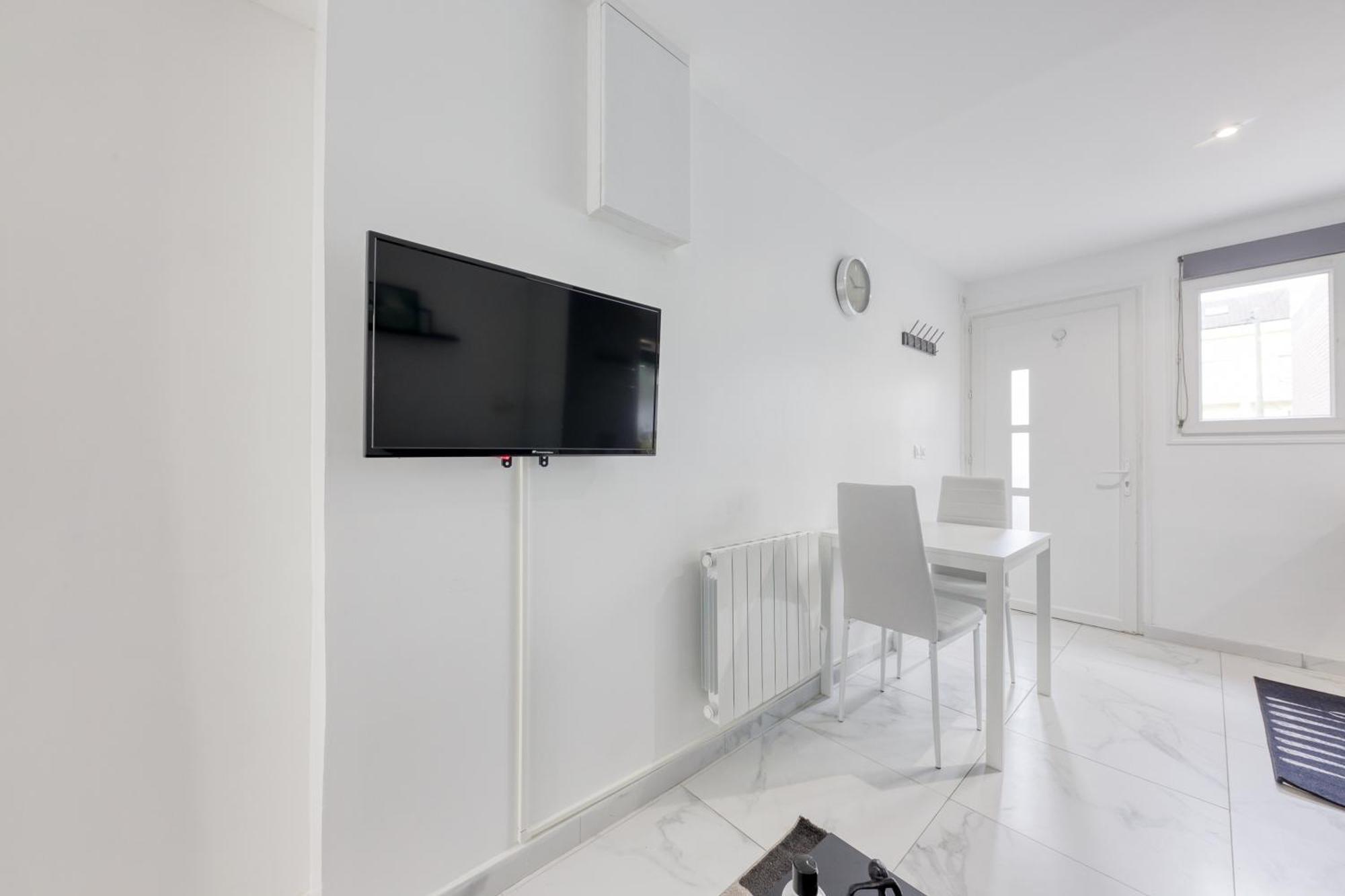 Appartement - 4 Personnes - Parking Prive - Metro 7 - Rer B La Courneuve Exterior foto